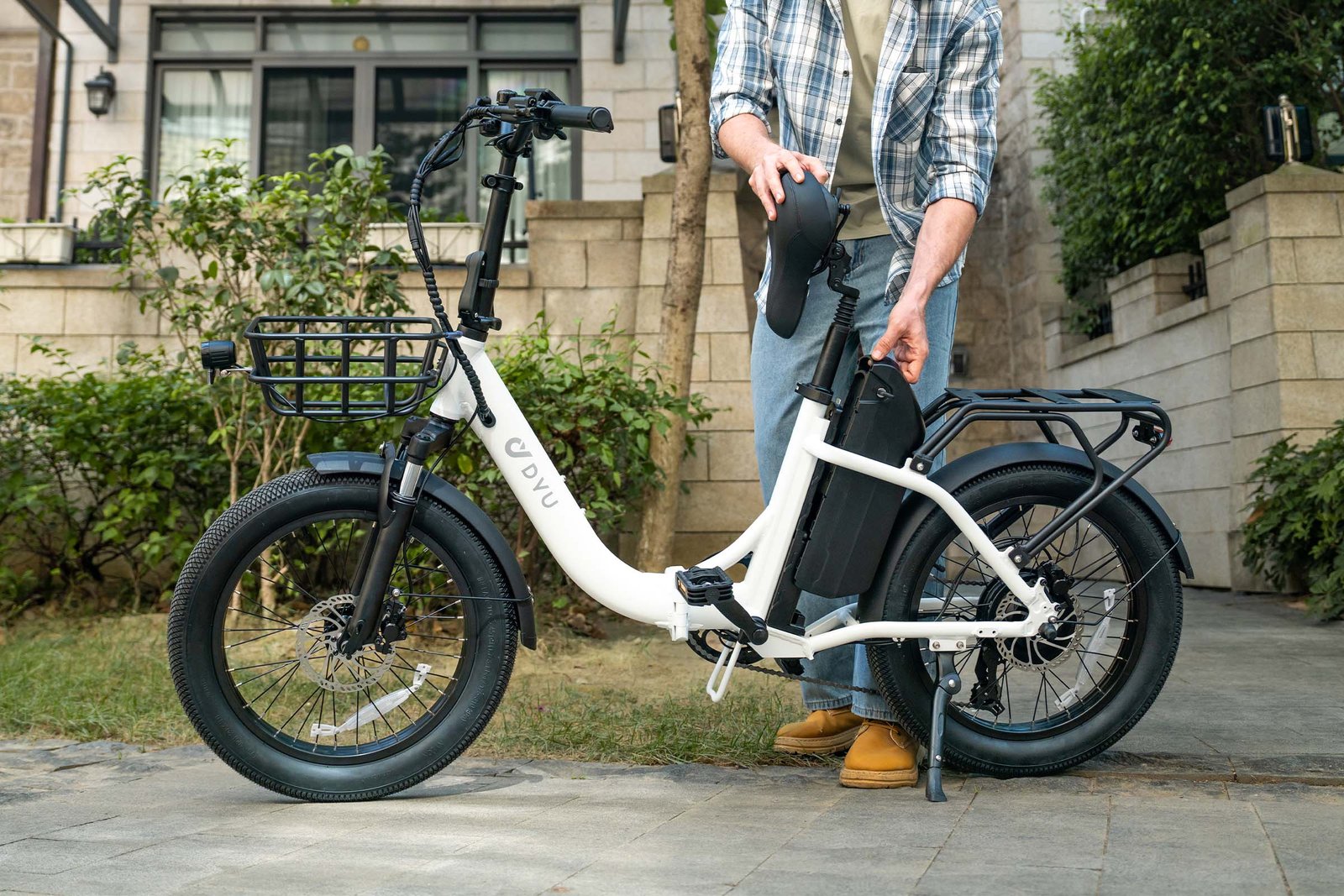 DYU_C9_20_Inch_Long-Range_Ebike_Outdoor_Side_View DYU C Inch Long Range Ebike Outdoor Side View